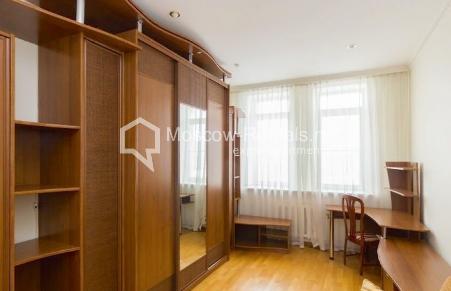 Photo #10 4-room (3 BR) apartment for <a href="http://moscow-rentals.ru/en/articles/long-term-rent" target="_blank">a long-term</a> rent
 in Russia, Moscow, Gilyarovskogo str,  4bld1
