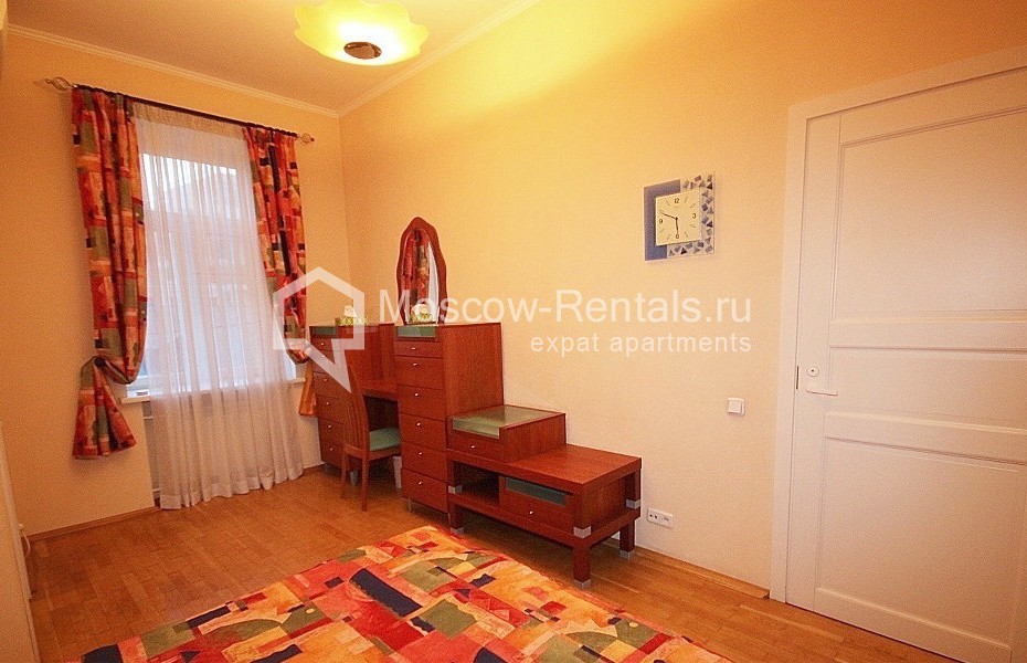 Photo #10 3-room (2 BR) apartment for <a href="http://moscow-rentals.ru/en/articles/long-term-rent" target="_blank">a long-term</a> rent
 in Russia, Moscow, 1st Smolensky lane, 22/10