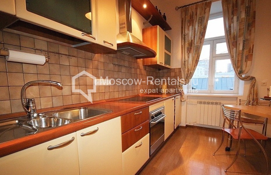 Photo #6 3-room (2 BR) apartment for <a href="http://moscow-rentals.ru/en/articles/long-term-rent" target="_blank">a long-term</a> rent
 in Russia, Moscow, 1st Smolensky lane, 22/10