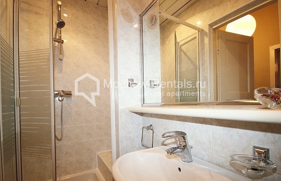 Photo #19 3-room (2 BR) apartment for <a href="http://moscow-rentals.ru/en/articles/long-term-rent" target="_blank">a long-term</a> rent
 in Russia, Moscow, 1st Smolensky lane, 22/10