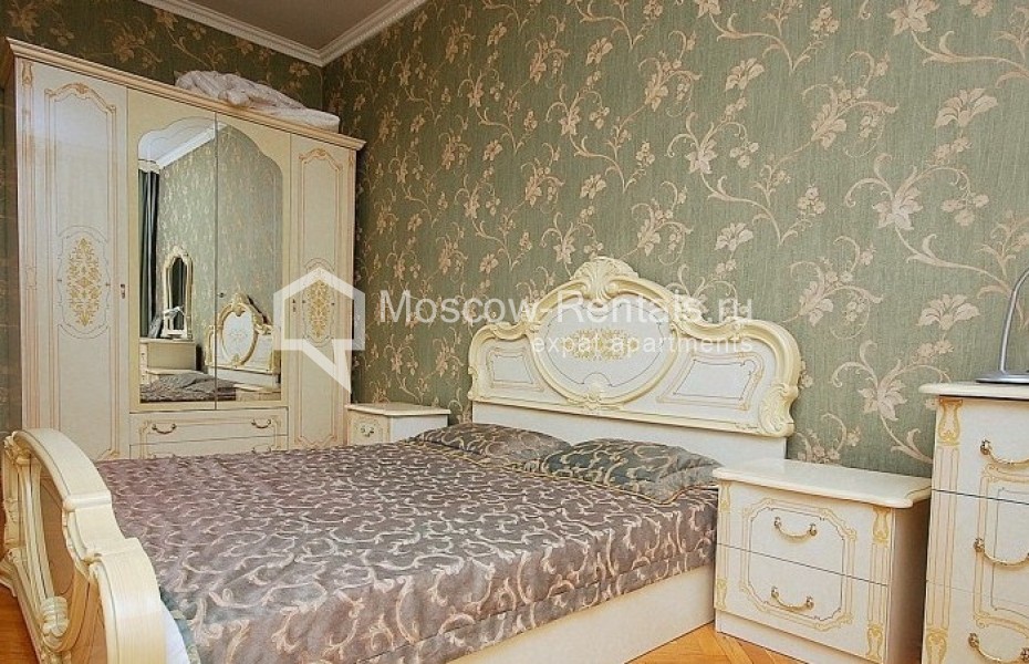 Photo #2 3-room (2 BR) apartment for <a href="http://moscow-rentals.ru/en/articles/long-term-rent" target="_blank">a long-term</a> rent
 in Russia, Moscow, Obolensky lane, 7