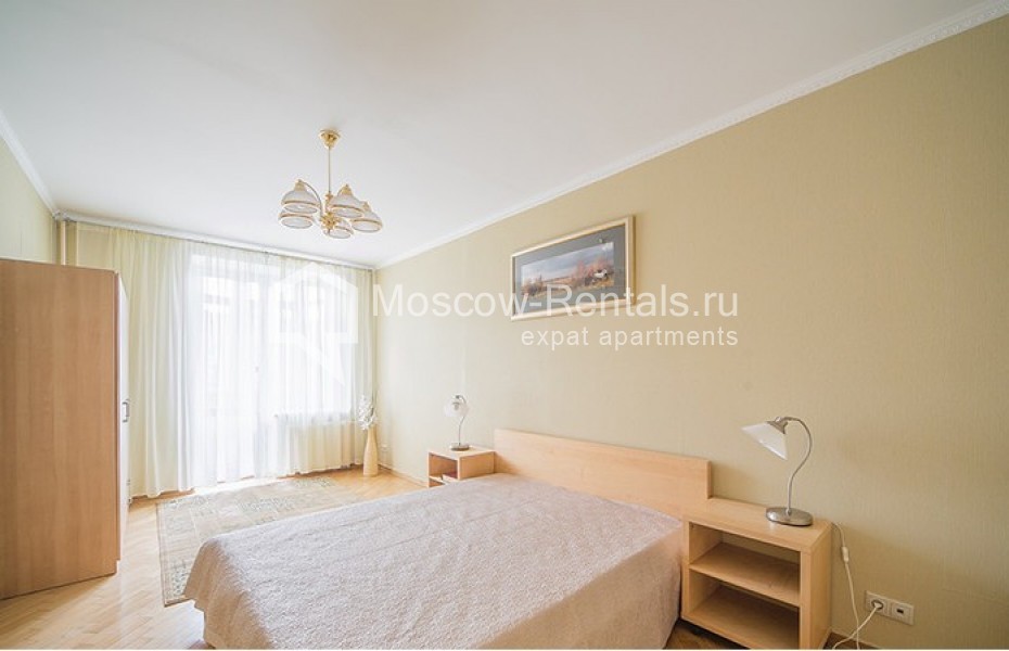 Photo #5 3-room (2 BR) apartment for <a href="http://moscow-rentals.ru/en/articles/long-term-rent" target="_blank">a long-term</a> rent
 in Russia, Moscow, Smolenskaya str., 10