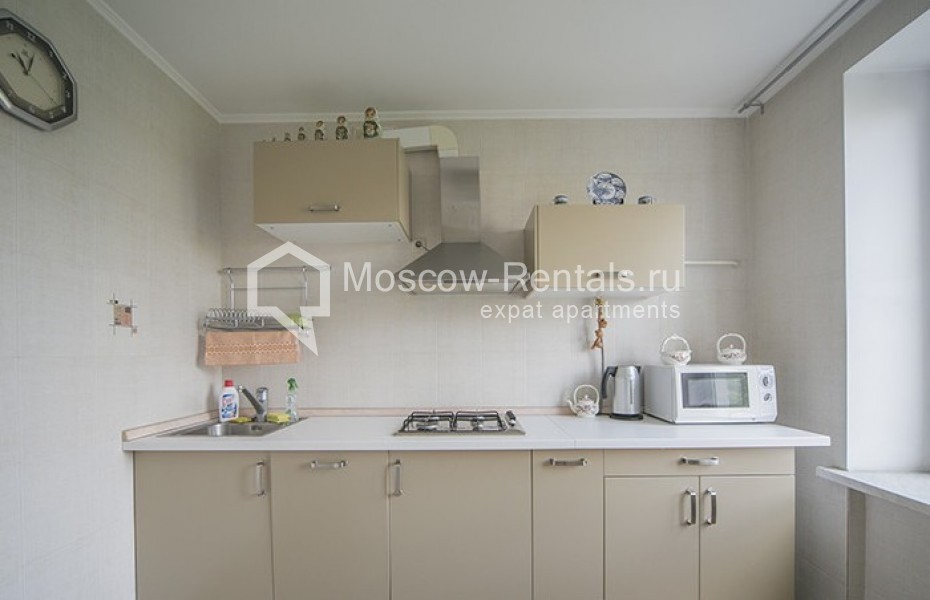 Photo #4 3-room (2 BR) apartment for <a href="http://moscow-rentals.ru/en/articles/long-term-rent" target="_blank">a long-term</a> rent
 in Russia, Moscow, Smolenskaya str., 10