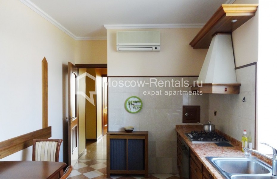 Photo #2 3-room (2 BR) apartment for <a href="http://moscow-rentals.ru/en/articles/long-term-rent" target="_blank">a long-term</a> rent
 in Russia, Moscow, Kutuzovsky prosp,  4/2