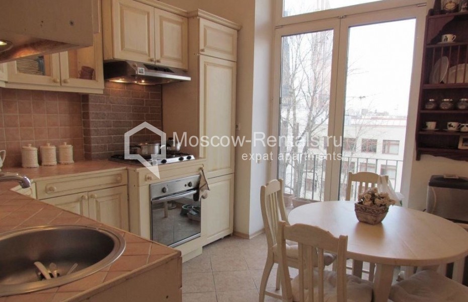 Photo #1 3-room (2 BR) apartment for <a href="http://moscow-rentals.ru/en/articles/long-term-rent" target="_blank">a long-term</a> rent
 in Russia, Moscow, Kutuzovsky prospect, 22