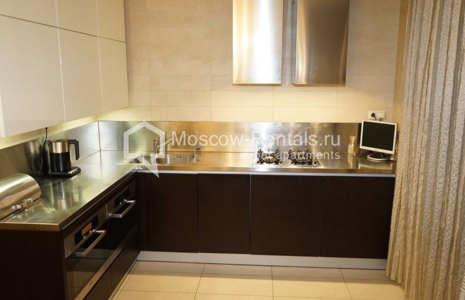 Photo #2 3-room (2 BR) apartment for <a href="http://moscow-rentals.ru/en/articles/long-term-rent" target="_blank">a long-term</a> rent
 in Russia, Moscow, Frunzenskaya emb, 16bld1