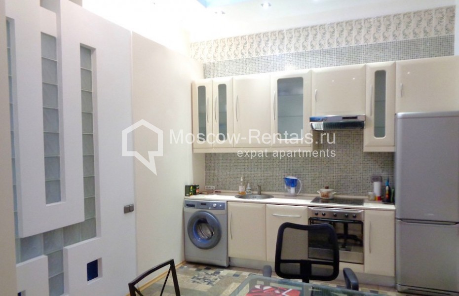 Photo #2 3-room (2 BR) apartment for <a href="http://moscow-rentals.ru/en/articles/long-term-rent" target="_blank">a long-term</a> rent
 in Russia, Moscow, Rybnikov lane, 2