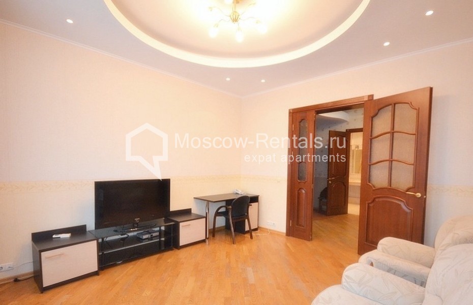 Photo #2 3-room (2 BR) apartment for <a href="http://moscow-rentals.ru/en/articles/long-term-rent" target="_blank">a long-term</a> rent
 in Russia, Moscow, Sadovnicheskaya str,  51 bld 1