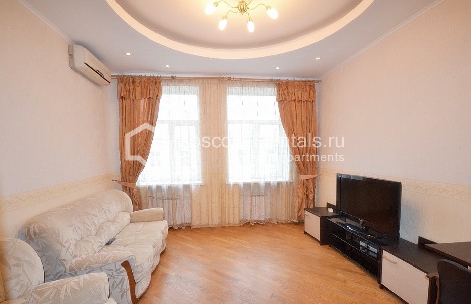 Photo #1 3-room (2 BR) apartment for <a href="http://moscow-rentals.ru/en/articles/long-term-rent" target="_blank">a long-term</a> rent
 in Russia, Moscow, Sadovnicheskaya str,  51 bld 1