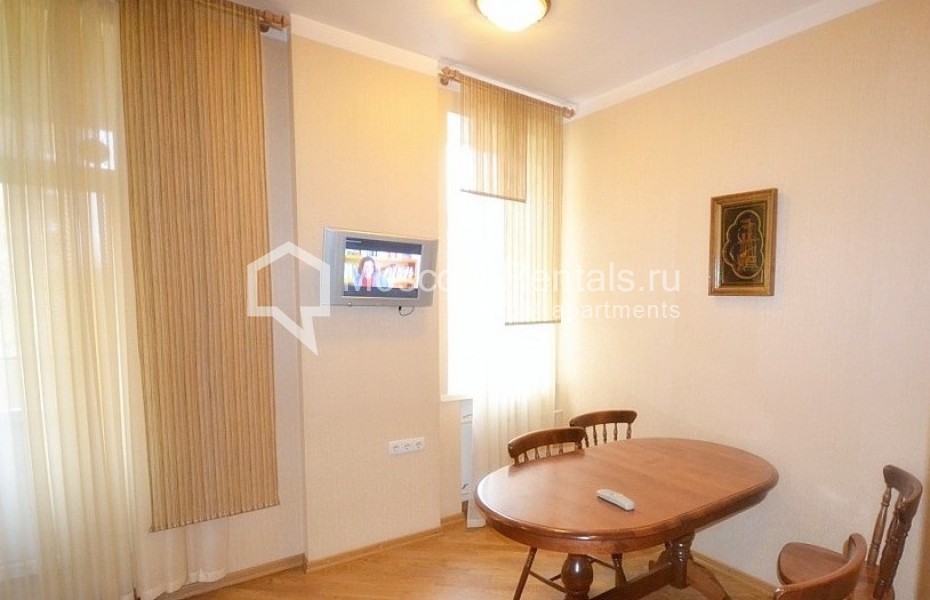 Photo #8 3-room (2 BR) apartment for <a href="http://moscow-rentals.ru/en/articles/long-term-rent" target="_blank">a long-term</a> rent
 in Russia, Moscow, Sadovnicheskaya str,  51 bld 1