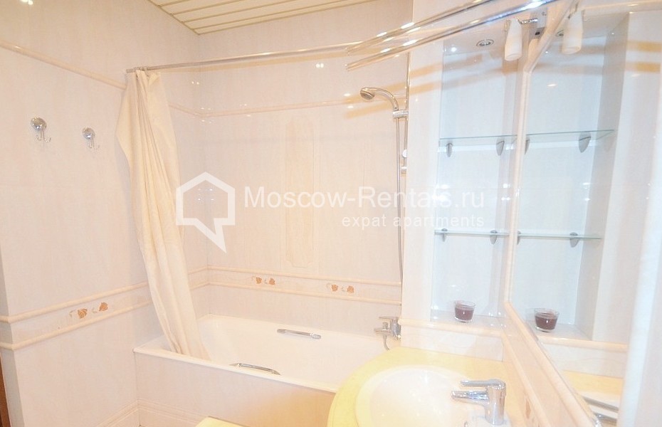 Photo #11 3-room (2 BR) apartment for <a href="http://moscow-rentals.ru/en/articles/long-term-rent" target="_blank">a long-term</a> rent
 in Russia, Moscow, Sadovnicheskaya str,  51 bld 1