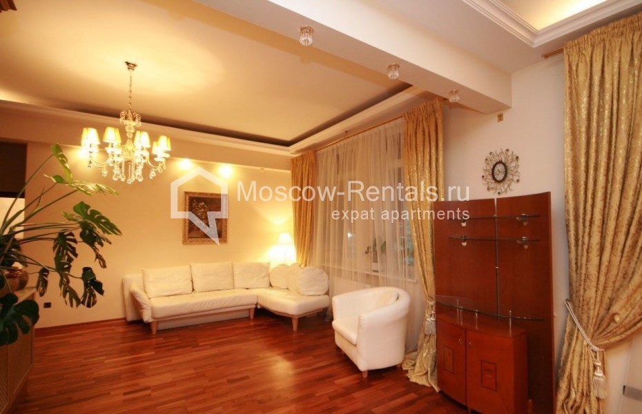 Photo #1 3-room (2 BR) apartment for <a href="http://moscow-rentals.ru/en/articles/long-term-rent" target="_blank">a long-term</a> rent
 in Russia, Moscow, Krasnopresnenskaya emb, 2/1