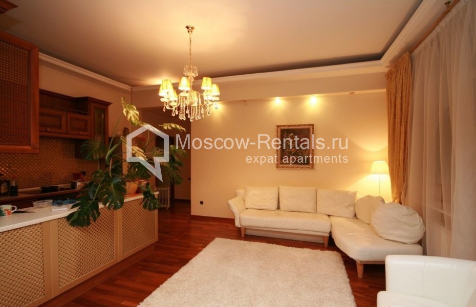 Photo #2 3-room (2 BR) apartment for <a href="http://moscow-rentals.ru/en/articles/long-term-rent" target="_blank">a long-term</a> rent
 in Russia, Moscow, Krasnopresnenskaya emb, 2/1