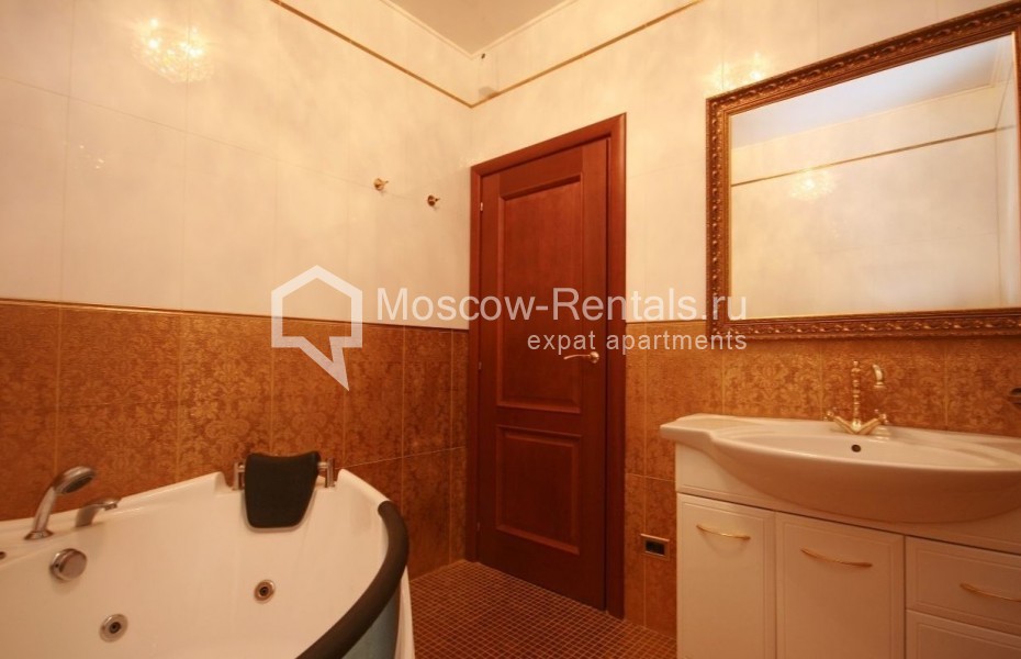 Photo #5 3-room (2 BR) apartment for <a href="http://moscow-rentals.ru/en/articles/long-term-rent" target="_blank">a long-term</a> rent
 in Russia, Moscow, Krasnopresnenskaya emb, 2/1