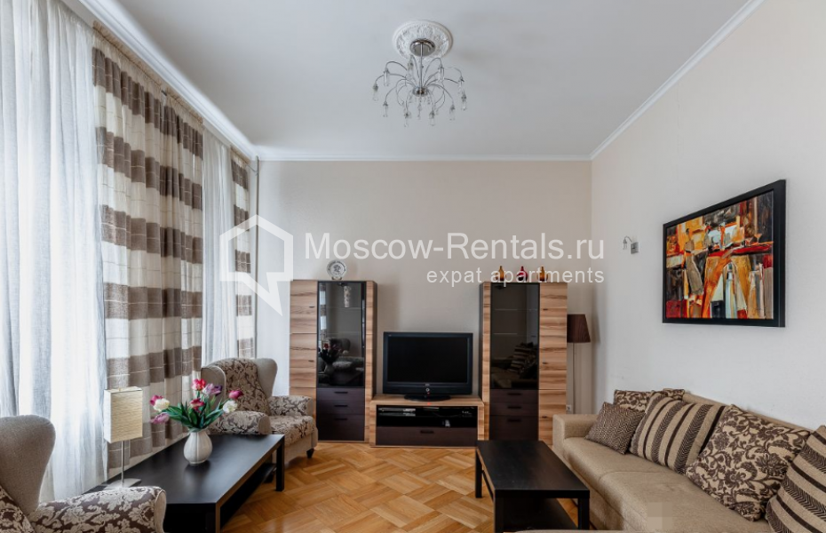 Photo #1 3-room (2 BR) apartment for <a href="http://moscow-rentals.ru/en/articles/long-term-rent" target="_blank">a long-term</a> rent
 in Russia, Moscow, Neglinnaya str, 18/1