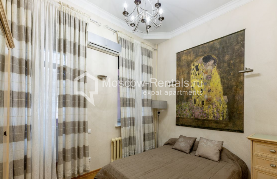 Photo #5 3-room (2 BR) apartment for <a href="http://moscow-rentals.ru/en/articles/long-term-rent" target="_blank">a long-term</a> rent
 in Russia, Moscow, Neglinnaya str, 18/1