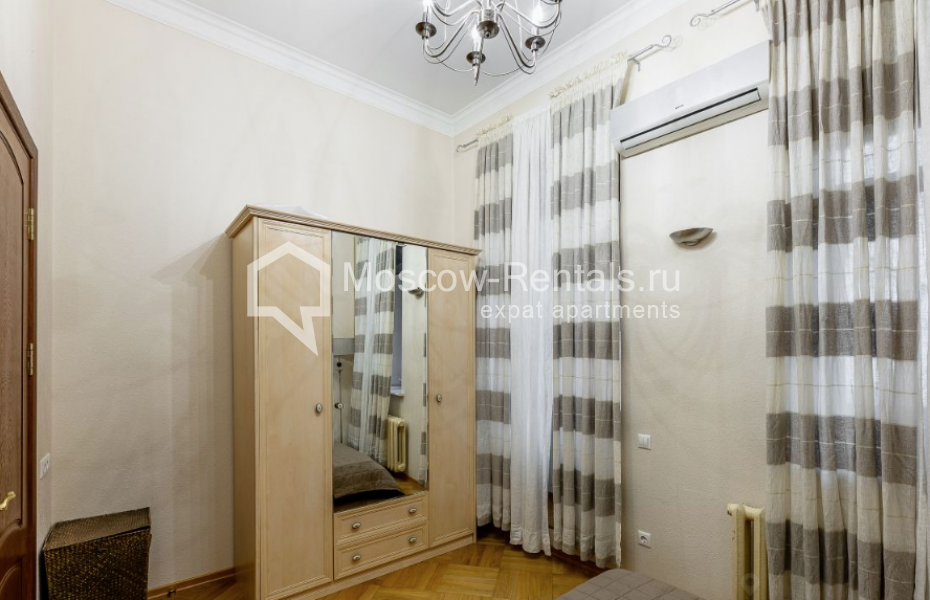 Photo #6 3-room (2 BR) apartment for <a href="http://moscow-rentals.ru/en/articles/long-term-rent" target="_blank">a long-term</a> rent
 in Russia, Moscow, Neglinnaya str, 18/1