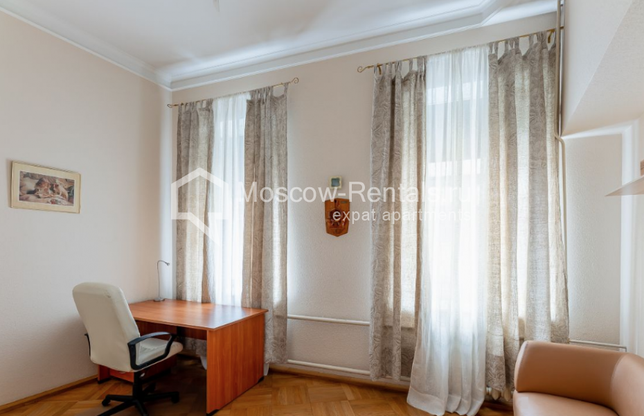 Photo #8 3-room (2 BR) apartment for <a href="http://moscow-rentals.ru/en/articles/long-term-rent" target="_blank">a long-term</a> rent
 in Russia, Moscow, Neglinnaya str, 18/1