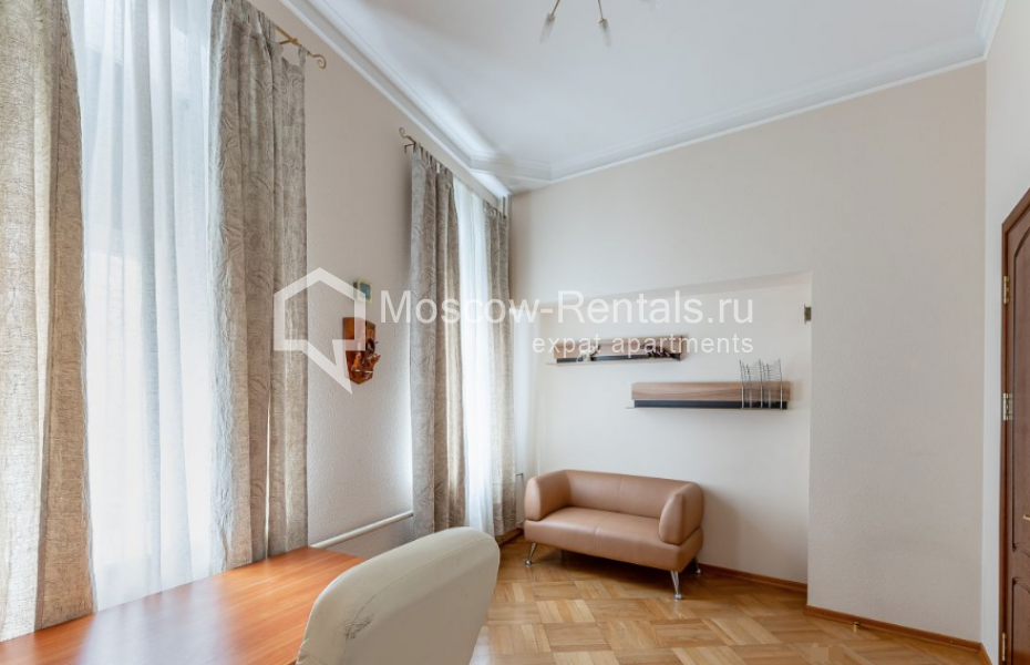Photo #9 3-room (2 BR) apartment for <a href="http://moscow-rentals.ru/en/articles/long-term-rent" target="_blank">a long-term</a> rent
 in Russia, Moscow, Neglinnaya str, 18/1
