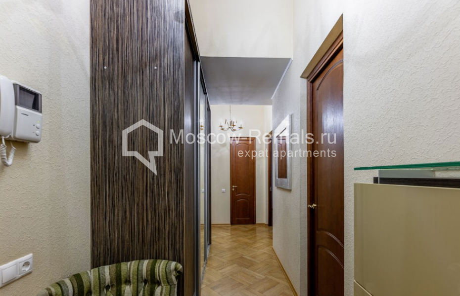 Photo #11 3-room (2 BR) apartment for <a href="http://moscow-rentals.ru/en/articles/long-term-rent" target="_blank">a long-term</a> rent
 in Russia, Moscow, Neglinnaya str, 18/1
