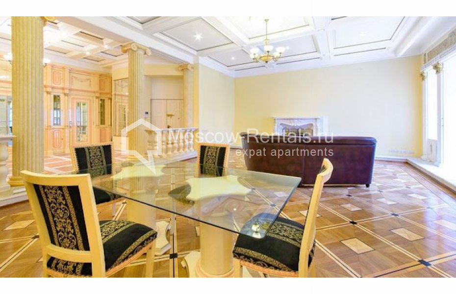Photo #3 4-room (3 BR) apartment for <a href="http://moscow-rentals.ru/en/articles/long-term-rent" target="_blank">a long-term</a> rent
 in Russia, Moscow, Starokonuyshenny lane