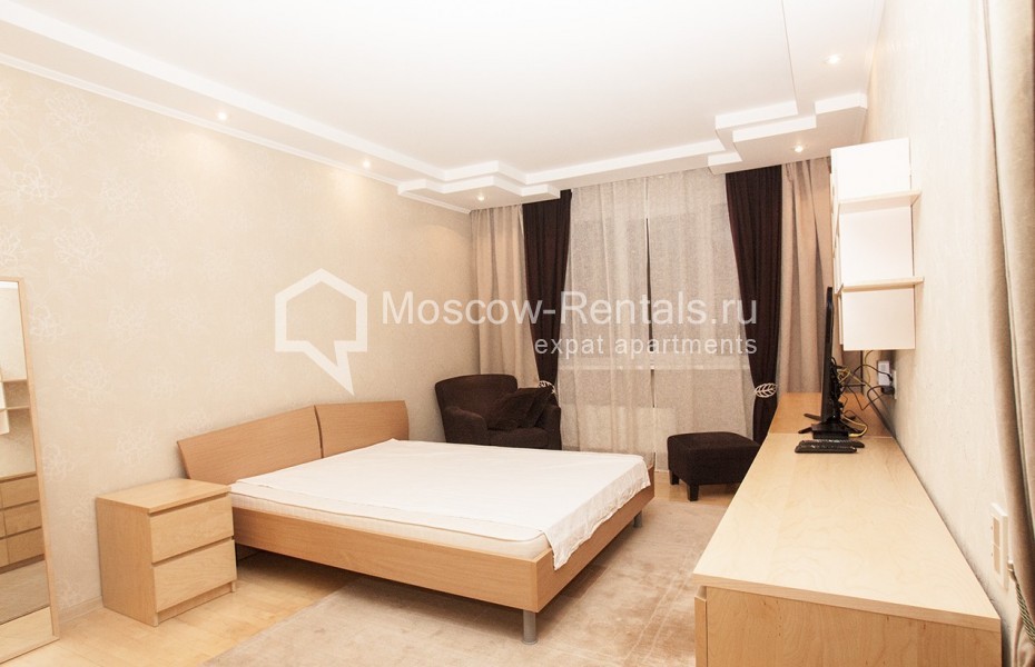 Photo #1 2-room (1 BR) apartment for <a href="http://moscow-rentals.ru/en/articles/long-term-rent" target="_blank">a long-term</a> rent
 in Russia, Moscow, Osennyaya., 14