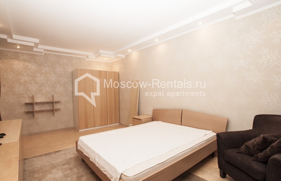 Photo #2 2-room (1 BR) apartment for <a href="http://moscow-rentals.ru/en/articles/long-term-rent" target="_blank">a long-term</a> rent
 in Russia, Moscow, Osennyaya., 14