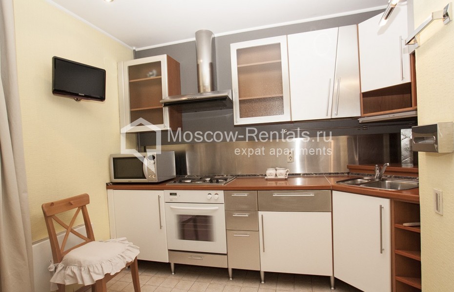 Photo #6 2-room (1 BR) apartment for <a href="http://moscow-rentals.ru/en/articles/long-term-rent" target="_blank">a long-term</a> rent
 in Russia, Moscow, Osennyaya., 14