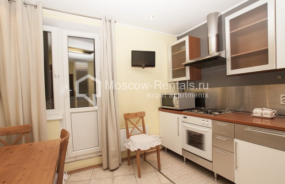 Photo #8 2-room (1 BR) apartment for <a href="http://moscow-rentals.ru/en/articles/long-term-rent" target="_blank">a long-term</a> rent
 in Russia, Moscow, Osennyaya., 14