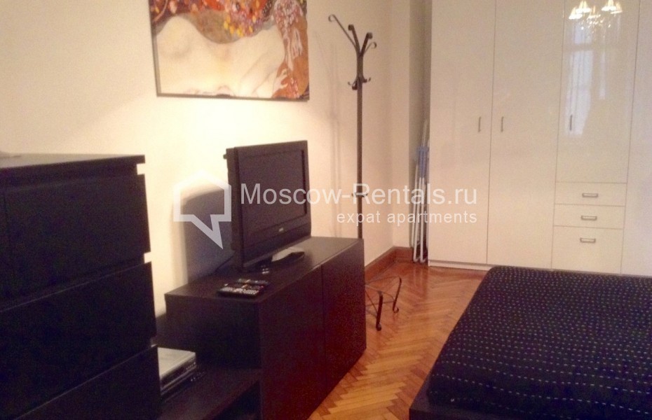 Photo #1 2-room (1 BR) apartment for <a href="http://moscow-rentals.ru/en/articles/long-term-rent" target="_blank">a long-term</a> rent
 in Russia, Moscow, Kudrinskaya sq., 1