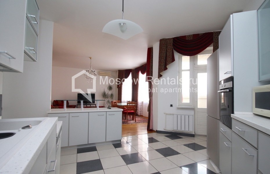 Photo #1 3-room (2 BR) apartment for <a href="http://moscow-rentals.ru/en/articles/long-term-rent" target="_blank">a long-term</a> rent
 in Russia, Moscow, Zoologicheskaya str, 30 bld 2