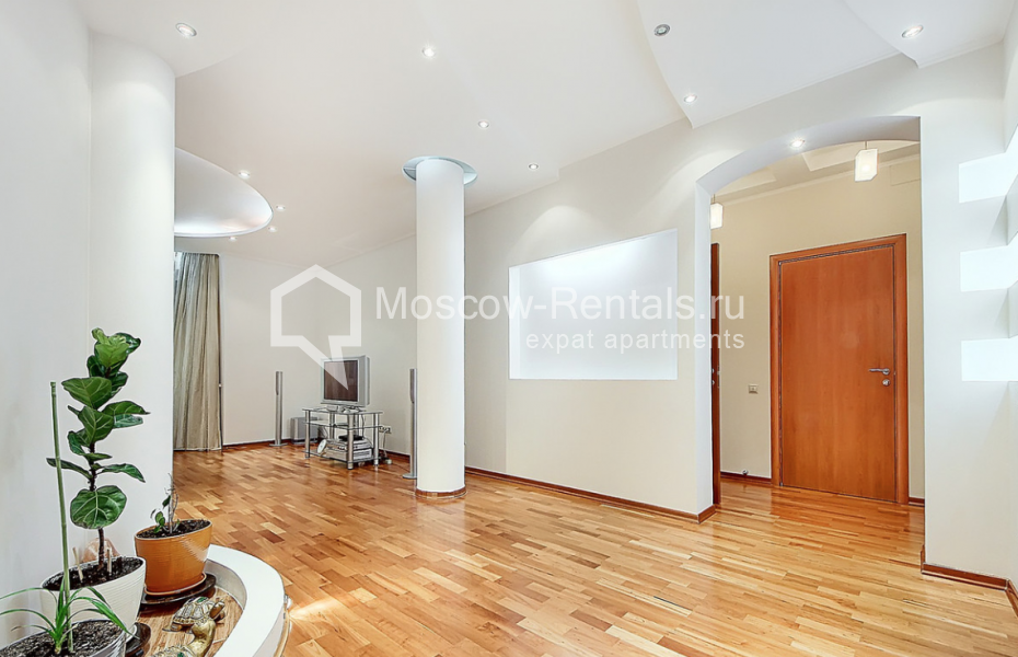 Photo #2 3-room (2 BR) apartment for <a href="http://moscow-rentals.ru/en/articles/long-term-rent" target="_blank">a long-term</a> rent
 in Russia, Moscow, Grokholsky lane, 28