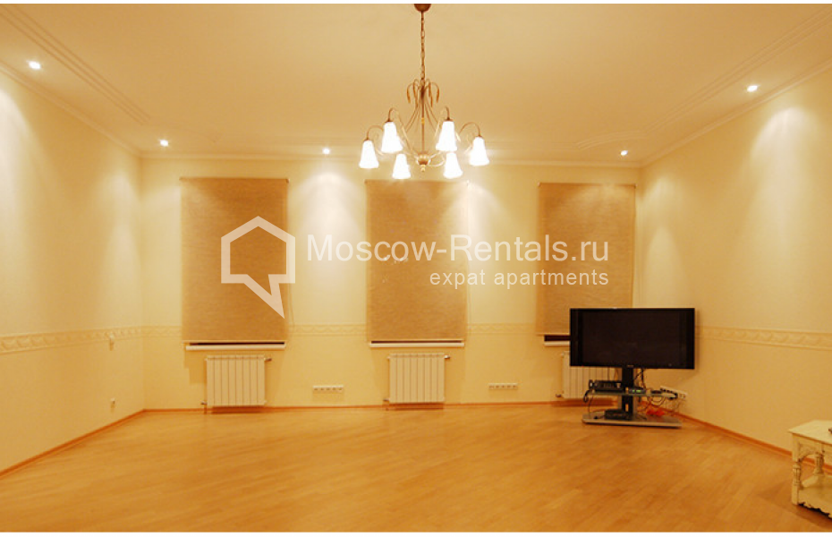 Photo #4 3-room (2 BR) apartment for <a href="http://moscow-rentals.ru/en/articles/long-term-rent" target="_blank">a long-term</a> rent
 in Russia, Moscow, Sretenka str, 9
