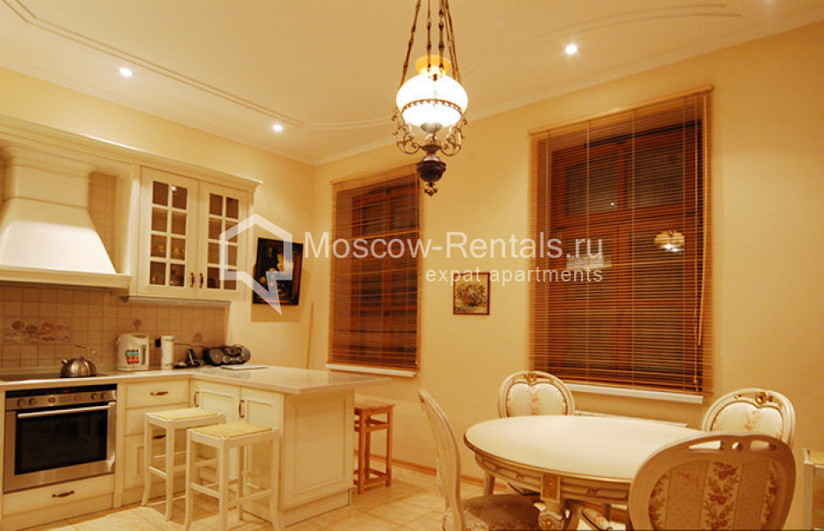 Photo #1 3-room (2 BR) apartment for <a href="http://moscow-rentals.ru/en/articles/long-term-rent" target="_blank">a long-term</a> rent
 in Russia, Moscow, Sretenka str, 9