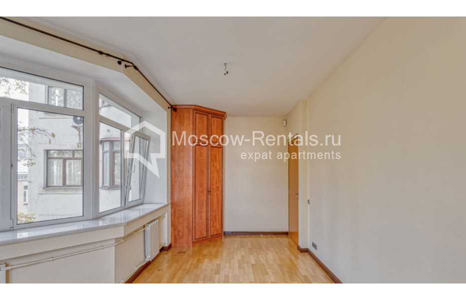 Photo #12 4-room (3 BR) apartment for <a href="http://moscow-rentals.ru/en/articles/long-term-rent" target="_blank">a long-term</a> rent
 in Russia, Moscow, Malaya Ordynka str, 11