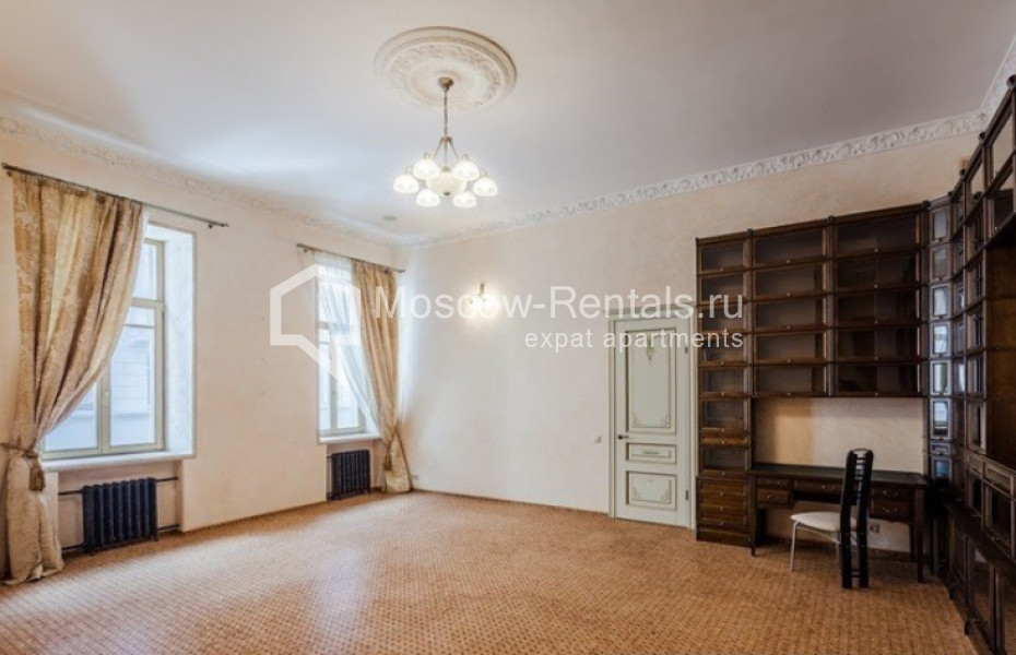 Photo #5 4-room (3 BR) apartment for <a href="http://moscow-rentals.ru/en/articles/long-term-rent" target="_blank">a long-term</a> rent
 in Russia, Moscow, Solyanka str, 1/2 С 1