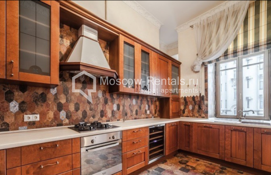 Photo #2 4-room (3 BR) apartment for <a href="http://moscow-rentals.ru/en/articles/long-term-rent" target="_blank">a long-term</a> rent
 in Russia, Moscow, Solyanka str, 1/2 С 1