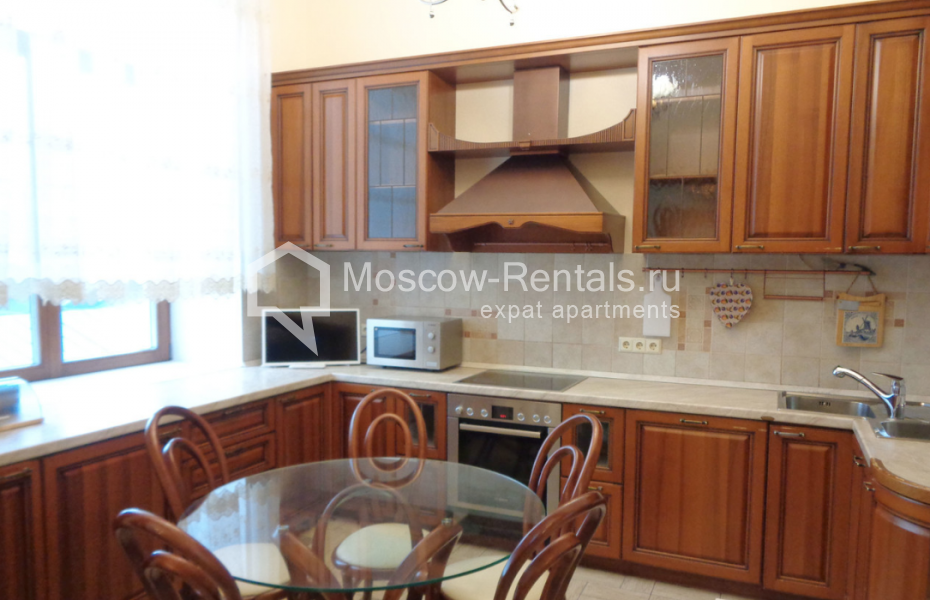 Photo #5 4-room (3 BR) apartment for <a href="http://moscow-rentals.ru/en/articles/long-term-rent" target="_blank">a long-term</a> rent
 in Russia, Moscow, Devyatkin lane, 2