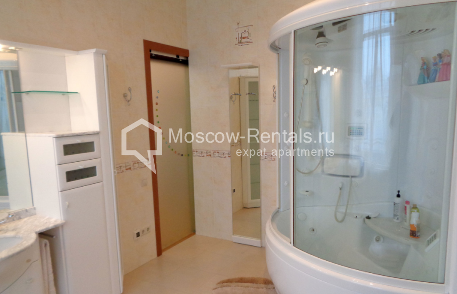 Photo #16 4-room (3 BR) apartment for <a href="http://moscow-rentals.ru/en/articles/long-term-rent" target="_blank">a long-term</a> rent
 in Russia, Moscow, Devyatkin lane, 2