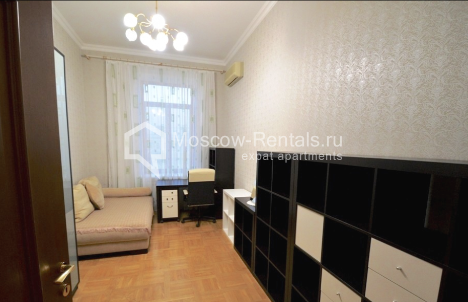 Photo #9 4-room (3 BR) apartment for <a href="http://moscow-rentals.ru/en/articles/long-term-rent" target="_blank">a long-term</a> rent
 in Russia, Moscow, Devyatkin lane, 2
