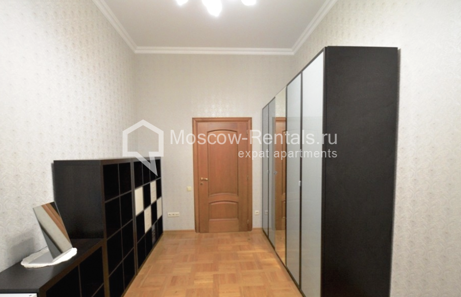 Photo #11 4-room (3 BR) apartment for <a href="http://moscow-rentals.ru/en/articles/long-term-rent" target="_blank">a long-term</a> rent
 in Russia, Moscow, Devyatkin lane, 2