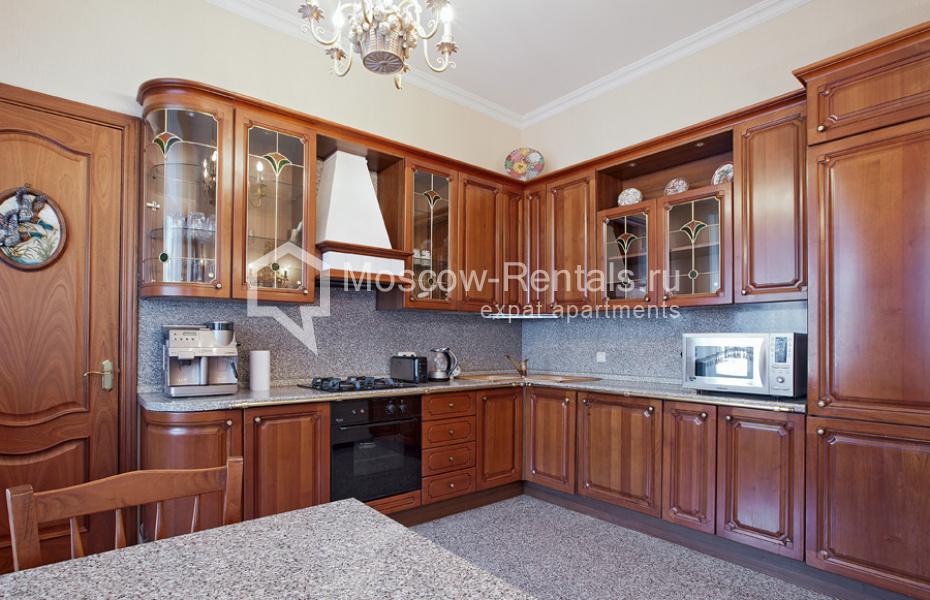 Photo #8 4-room (3 BR) apartment for <a href="http://moscow-rentals.ru/en/articles/long-term-rent" target="_blank">a long-term</a> rent
 in Russia, Moscow, Krivokolenny lane, 7