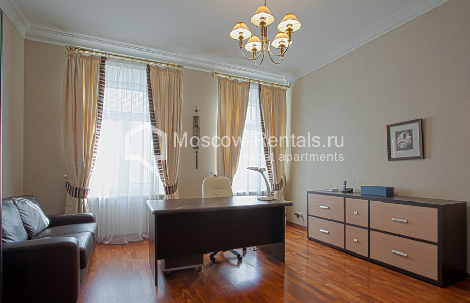 Photo #11 4-room (3 BR) apartment for <a href="http://moscow-rentals.ru/en/articles/long-term-rent" target="_blank">a long-term</a> rent
 in Russia, Moscow, Krivokolenny lane, 7