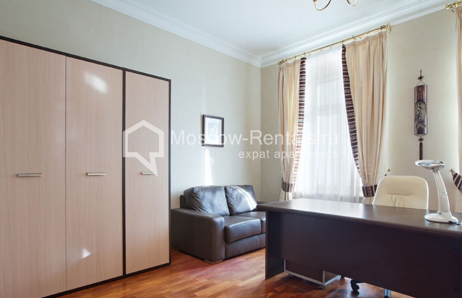 Photo #12 4-room (3 BR) apartment for <a href="http://moscow-rentals.ru/en/articles/long-term-rent" target="_blank">a long-term</a> rent
 in Russia, Moscow, Krivokolenny lane, 7