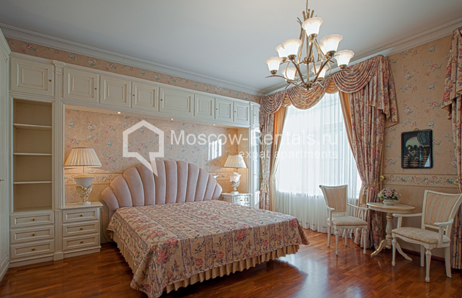 Photo #14 4-room (3 BR) apartment for <a href="http://moscow-rentals.ru/en/articles/long-term-rent" target="_blank">a long-term</a> rent
 in Russia, Moscow, Krivokolenny lane, 7