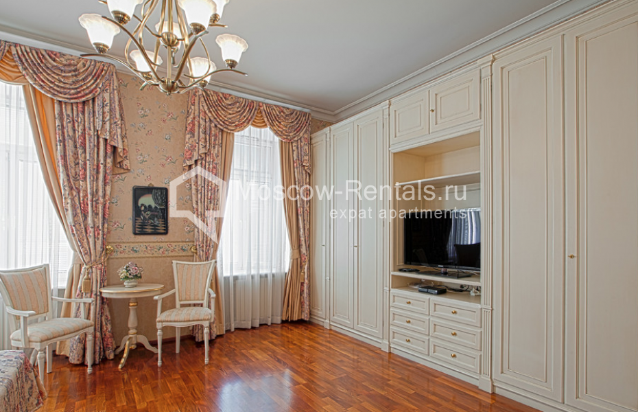 Photo #16 4-room (3 BR) apartment for <a href="http://moscow-rentals.ru/en/articles/long-term-rent" target="_blank">a long-term</a> rent
 in Russia, Moscow, Krivokolenny lane, 7