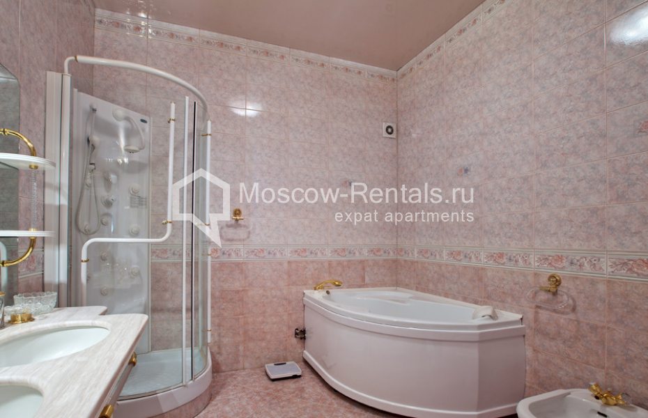 Photo #20 4-room (3 BR) apartment for <a href="http://moscow-rentals.ru/en/articles/long-term-rent" target="_blank">a long-term</a> rent
 in Russia, Moscow, Krivokolenny lane, 7