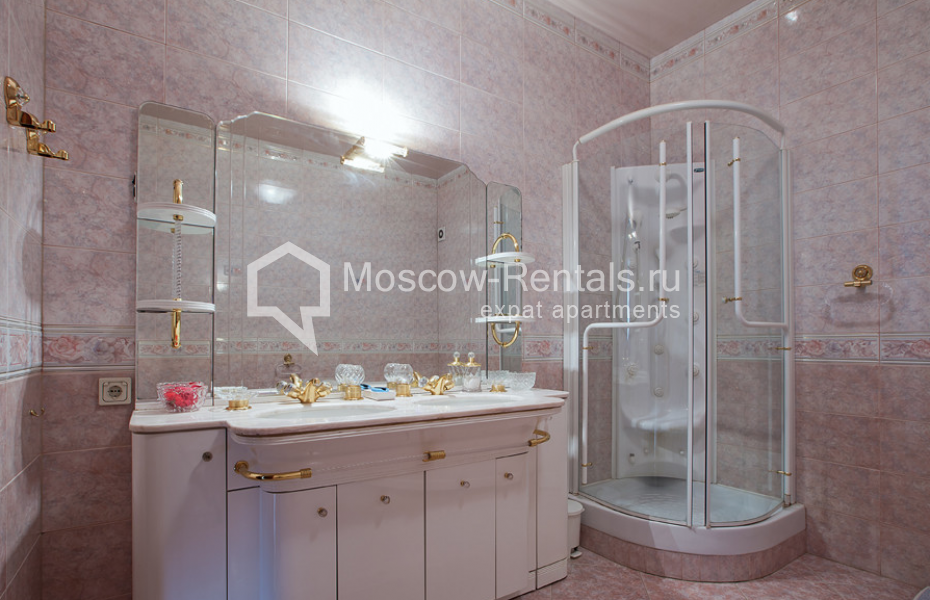 Photo #21 4-room (3 BR) apartment for <a href="http://moscow-rentals.ru/en/articles/long-term-rent" target="_blank">a long-term</a> rent
 in Russia, Moscow, Krivokolenny lane, 7