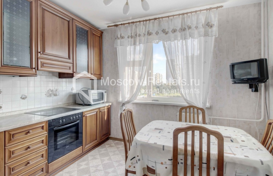 Photo #1 3-room (2 BR) apartment for <a href="http://moscow-rentals.ru/en/articles/long-term-rent" target="_blank">a long-term</a> rent
 in Russia, Moscow, Osennyaya str., 16