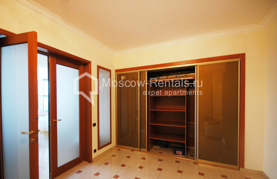 Photo #17 7-room (6 BR) apartment for <a href="http://moscow-rentals.ru/en/articles/long-term-rent" target="_blank">a long-term</a> rent
 in Russia, Moscow, Zamorenova str,  21